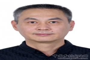 潘维