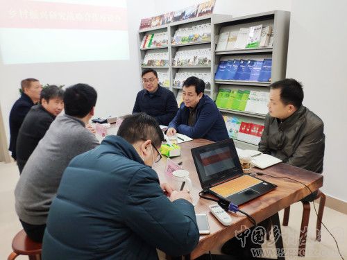 乡村振兴研究战略合作座谈会在湖南师大乡研院举行(图2)